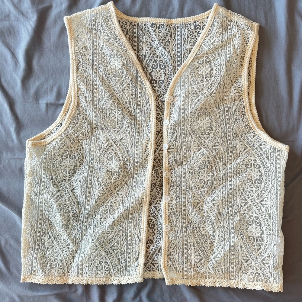 Women cream lace vest outer layering